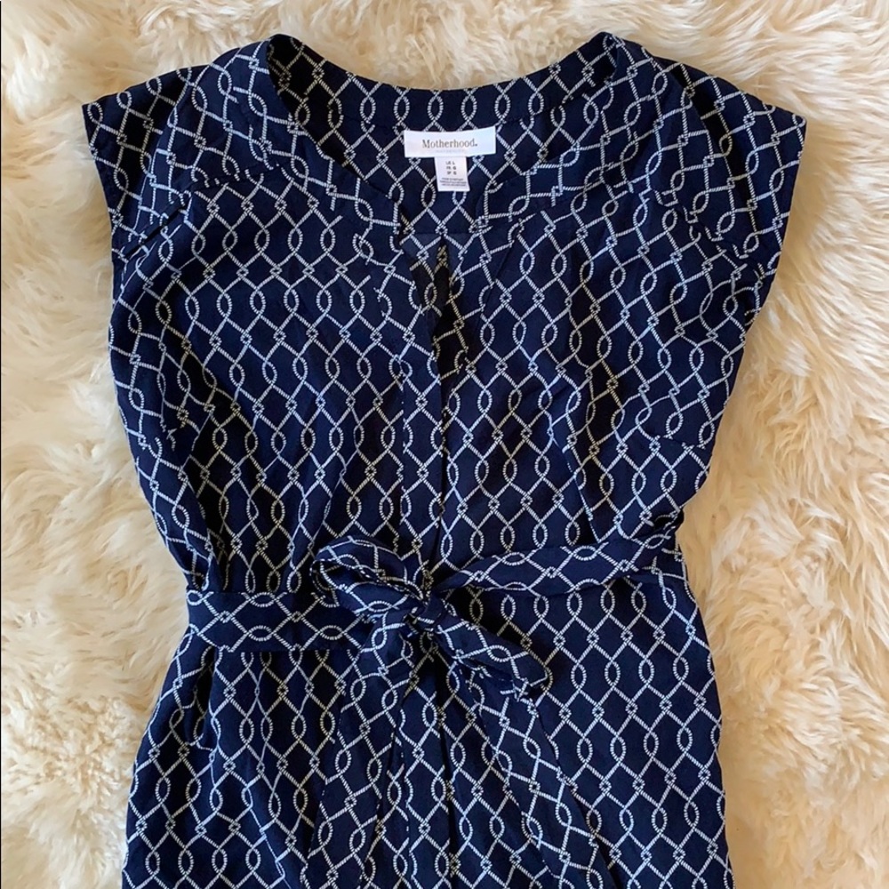 Gorgeous maternity blouse!